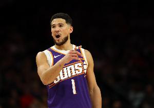 打足球后摔倒受伤进医院