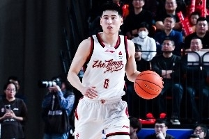 米切尔钉板大帽詹姆斯