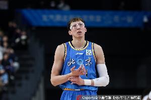 库尔图瓦面对巴萨丢球