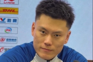 篮球 胯下运球