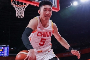 东体:男篮进攻仅靠个人能力苦撑 篮板保护不力再遭重创