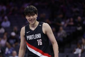 杨瀚森NBA生涯至今场均2.3分1.6板0.5助 本赛季出战1场得5分3篮板