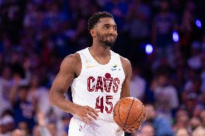 连追平三分皆失手！米切尔19投7中砍22分 外线9中1