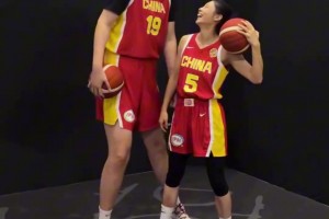 全员到位！中国女篮在柏林拍摄女篮世界杯的定妆照